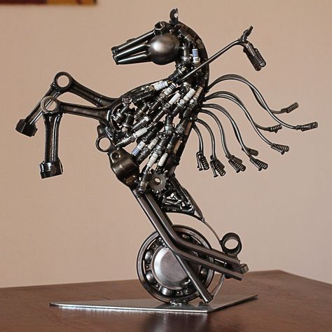 With this sculpture, Mexican artisan Armando Ramirez gives a whole new meaning to the phrase "iron horse." Rearing on its hind wheel, a half-horse, half-motorcycle hybrid kicks its front legs. Art Projects For Beginners, Metal Animals, Horse Rearing, Auto Part, Welding Art Projects, Iron Horse, Mexican Artisans, Horse Sculpture, Metal Art Projects