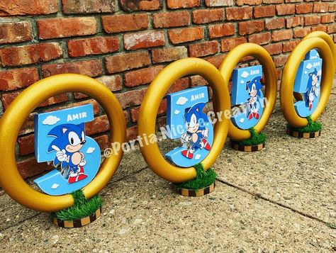 Sonic Centerpiece Ideas, Sonic Photo Frame, Sonic Birthday Party Centerpiece, Sonic The Hedgehog Table Centerpiece, Sonic The Hedgehog Table Decorations, Diy Sonic Centerpieces, Sonic Party Centerpieces, Sonic The Hedgehog Diy Decorations, Sonic Centerpieces Ideas