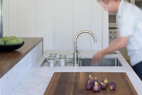 Buttrick designed a custom stainless-steel sink with a clever integrated drain board that frees up counter space for food preparation. Custom Sinks, Indoor Outdoor Kitchen, Space Saving Kitchen, Marble Counter, Dish Rack Drying, White Countertops, Trendy Kitchen, Kitchen Projects, Kitchen Counter