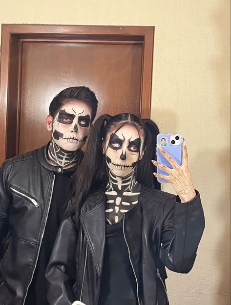 Halloween Skull Costume, Disfraces Goals Novios Halloween, Skull Outfits Halloween, Skull Makeup Couple, Makeup Halloween Pareja, Skull Couple Costume, Skulls Aesthetic, Caveira Halloween, Halloween Casal