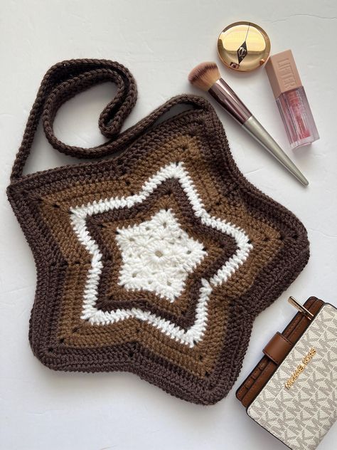 Handmade crochet star shaped tote bag-- for all the celestial lovers. Brown ombré aesthetic just in time for fall <3  ~Message for any color inquiries! Fall Tote Bags Diy, Crotchet Ideas Projects Crafts, Fall Crochet Bag, Star Bag Crochet Pattern, Star Granny Square Bag, Brown Crochet Ideas, Crochet Star Tote Bag, Crochet Fall Ideas, Brown Crochet Pattern