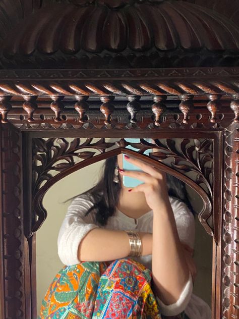 Desi Mirror Photo, Desi Mirror Selfie Aesthetic, Laal Ishq, Summer Grunge Outfits, Calming Songs, Mirror Selfie Aesthetic, Desi Vibes, Stylish Water Bottles, Summer Grunge