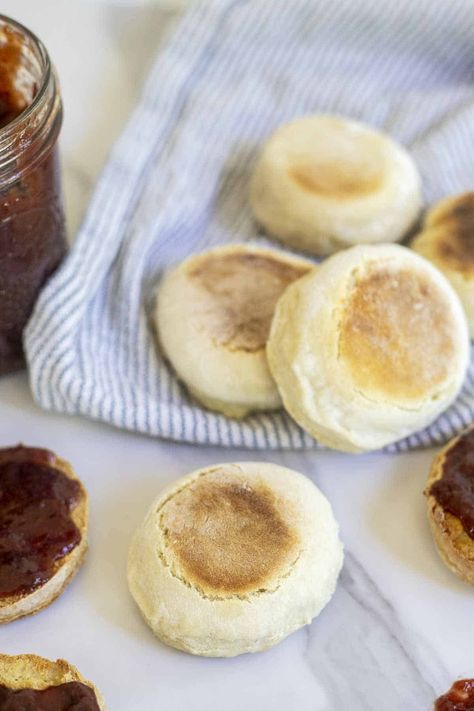 Sourdough Discard English Muffins Sour Dough Discard English Muffins, Sourdough English Muffins Recipe, Sourdough English Muffins Discard, Discard Recipes Easy, Discard English Muffins, Sourdough Discard English Muffins, Healthy English Muffin, Sourdough Cookies, Soft Snickerdoodle Cookies