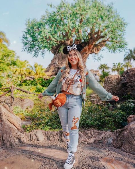 disney world outfit idea Boho Disney Outfit, Curvy Disney Outfits, Disney Outfits Women Summer Plus Size, Theme Park Outfits Plus Size, Disney Florida Outfits, Disney Adult Outfits, Plus Size Disney World Outfits, Adult Disney Outfits For Women, Cold Disney Outfits