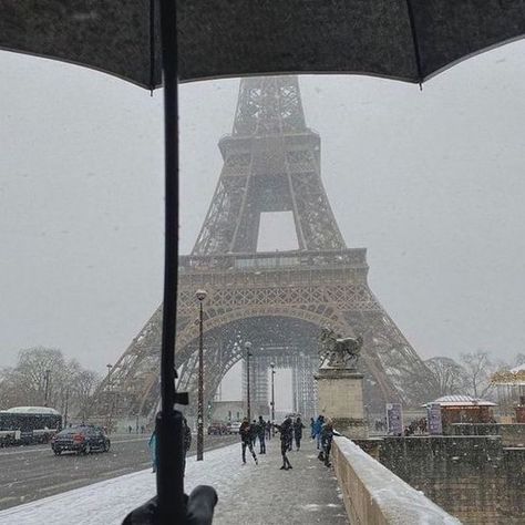 @spoiltfaery on Instagram: “take me to paris 🌙” Paris Vibes, Parisian Life, Paris Aesthetic, Living In Paris, The Eiffel Tower, Winter Aesthetic, Oui Oui, Tour Eiffel, Pretty Places