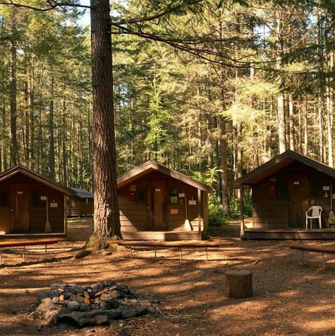 Summer Lodge Aesthetic, 70s Camp Aesthetic, Camping Cabin Aesthetic, Cabin Camping Aesthetic, Summer Camp Romance Aesthetic, Campground Aesthetic, Camp Cabin Aesthetic, Camp America Aesthetic, Summer Camp Aesthetic Cabin