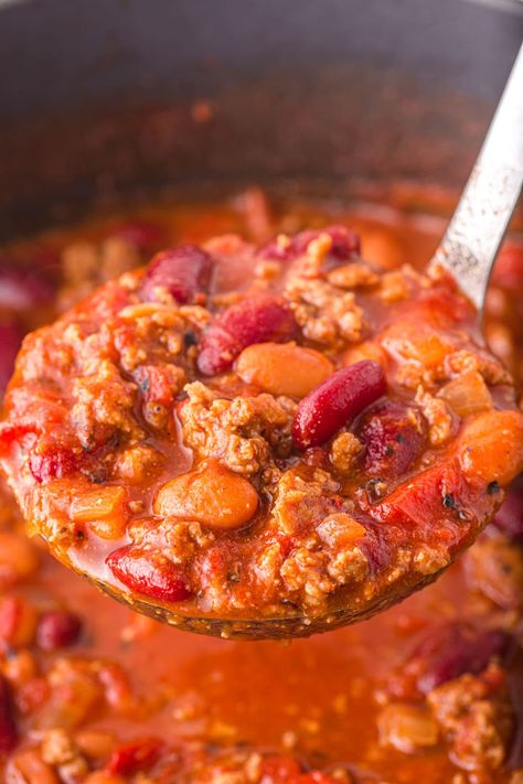 a laddle full of turkey chili Dutch Oven Turkey Chili, The Best Turkey Chili, Leftover Turkey Chili Recipe, Turkey Chili Stovetop, Homemade Turkey Chili Recipe, Turkey Chilli Recipes, Homemade Turkey Chili, Best Turkey Chili, Leftover Turkey Chili