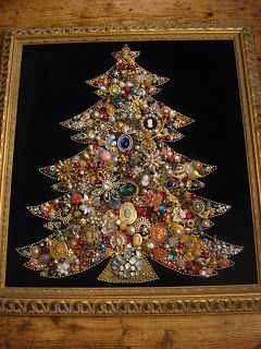 Crismas Tree, Ideas Decoracion Navidad, Old Jewelry Crafts, Bijoux Art Deco, Jeweled Christmas Trees, Vintage Jewelry Ideas, Jeweled Christmas, Jewelry Christmas Tree, Christmas Tree Art