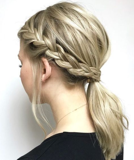 Elegant Side Braid Hairstyles for Female - Braided Hair Style Ideas - PoPular Haircuts Rock Look, Pony Hairstyles, Side Braid Hairstyles, French Braid Hairstyles, School Hairstyles, Back To School Hairstyles, Side Braid, Trending Hairstyles, Teen Hairstyles