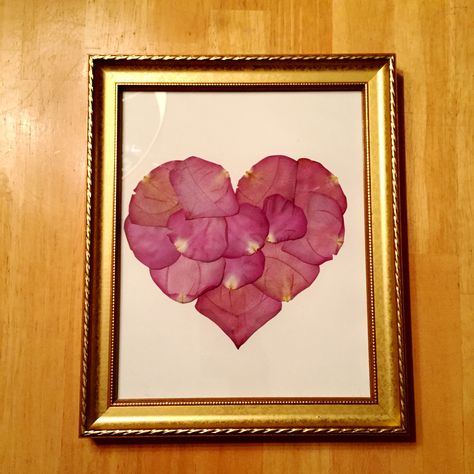 This heart is made out of dried flowers from a loved one's funeral. This is a special way to not let all of the flowers from that day simply die and get thrown away. Craft Ideas For Loved Ones, Rose Day Ideas For Him, Dried Flowers From Boyfriend, Preserving Flowers From Boyfriend, Flower Petal Picture Frame, Gifts With Dried Flowers, Pressed Flower Petals, Ideas To Preserve Flowers, Crafts For Dried Flowers