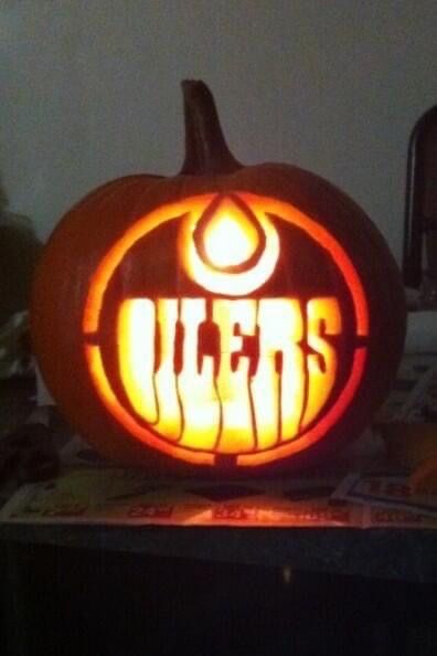 Hockey Pumpkin, Sports Cave, Hockey Tips, Diy Pumpkin Carving, Hockey Halloween, Hockey Photos, Pumpkin Patterns, Edmonton Oilers Hockey, Nhl Hockey Jerseys