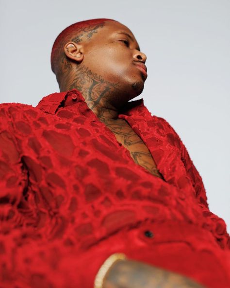 Yg 4hunnid, Photo Rouge, Arcade Theme, Yg Rapper, Urban Fashion Photography, Valentine Photo Shoot, Red Guy, Red Backdrop, Creative Photoshoot Ideas