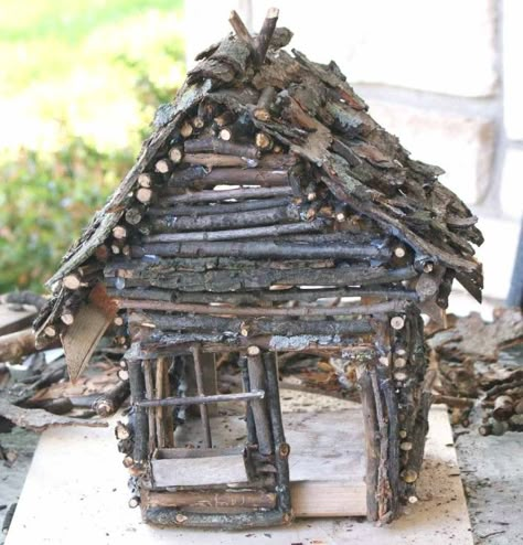 DIY Fairy Gardens Fairy House Ideas, Fairy Diy, Fairy Tree Houses, Fairy House Crafts, Fairy Garden Furniture, Fairies Garden, Fairy Village, Fairy House Diy, Fairy Garden Designs