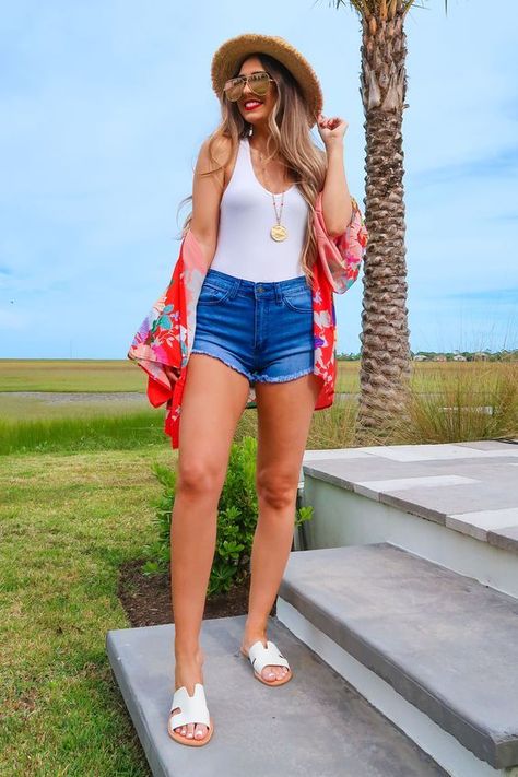 22 Trendy and Chic Beach Outfits Ideas for 2020  #Outfits Outfits Ideas Women, Classy Beach Outfit, Beach Outfits Ideas, Chic Beach Outfit, Summer Outfits Women 30s, Sommer Strand Outfit, Cute Beach Outfits, Fall Fashion Skirts, Push Up Lingerie