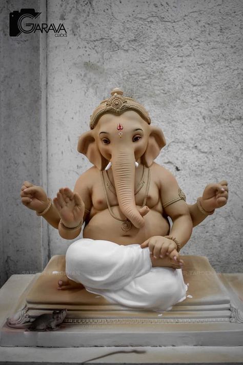 Unique Ganesha Murti, Baby Ganesha Murti, Ganesh Murti Design, Trimurti Arts, Ganpati Bappa Murti, Ganesha Decoration, Eco Friendly Ganpati Decoration, Ganpati Photo, Ganpati Murti