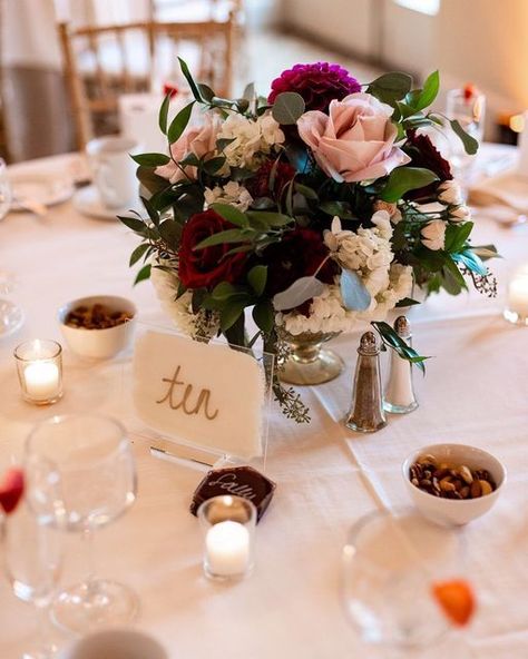 Prairie Honey Floral Studio on Instagram: "Low and Lush. #centerpiece #theglenclubwedding #glenviewil" Low Lush Floral Centerpiece, Toffee Floral Wedding, Floral Studio, Lush, Honey, Table Decorations, Floral, On Instagram, Instagram