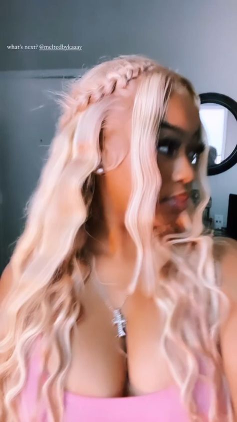 White Long Sleeve Shirt Outfit Baddie, Fluffy Edges On Wig, Middle Part Wig Styles, Straight Hairstyles Wig, Wig Frontal Hairstyles, 21st Birthday Hairstyles Black Women, Blonde Hairstyles Black Women, Middle Part Wig Hairstyles, Braid Wig Hairstyles