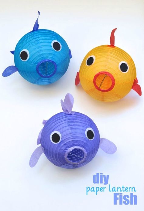 Paper Lantern Fish DIY Craft Tutorial- Perfect decoration idea for an under the sea or ocean party Paper Lantern Fish, Lantern Fish, Fish Diy, Lantern Crafts, Mermaid Drink, Fish Lanterns, 4de Verjaardag, Paper Lanterns Party, Under The Sea Decorations