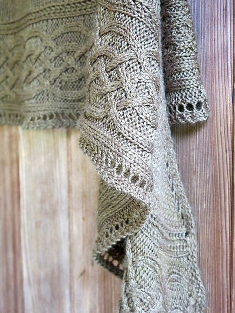 Elegant, classy, simple, gorgeous and free! The Celtic cables shawl pattern conveniently has hints for customizing the size. Free Knit Shawl Patterns, Celtic Myth, Knit Shawls, Knitted Shawl, Mode Crochet, Shawl Knitting Patterns, Shawl Patterns, Scarf Knitting Patterns, Chale Crochet