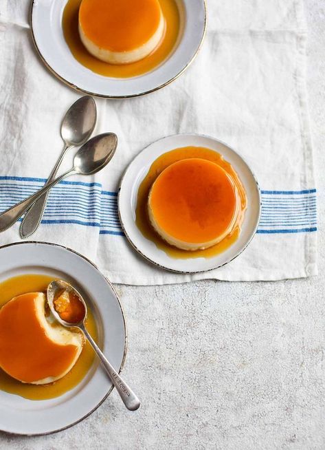 Creme Caramel Recipe (This easy creme caramel recipe, similar to flan in its delicate texture, is as simple as it is sophisticated.) Creme Caramel Recipe, Baked Custard Recipe, French Desserts Easy, Flan Recipes, Creme Recipe, Edd Kimber, Fudge Caramel, Vanilla Sheet Cakes, Greek Pastries