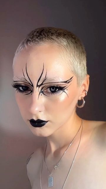 Graphic Face Art, Smokey Graphic Liner, How To Graphic Liner, Insect Inspired Makeup, Dark Liner Makeup, Graphic Liner Deep Set Eyes, Metallic Graphic Liner, Goth Liner Makeup, Goth Butterfly Makeup