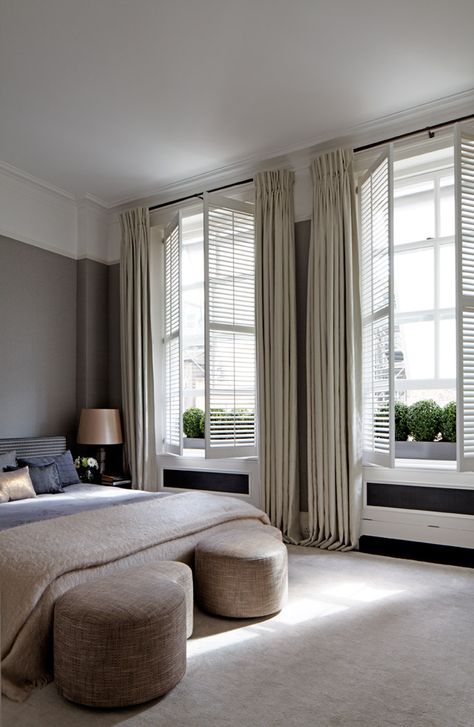 Slaapkamer met shutters en gordijnen #weloveshutters www.shutters.nl Shutters With Curtains, Bedroom Shutters, Window Curtains Bedroom, Interior Shutters, Bedroom Windows, Curtain Designs, Curtain Decor, 인테리어 디자인, Curtains With Blinds