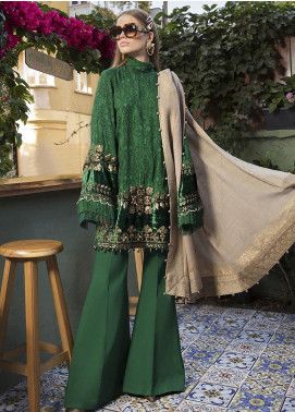 Green Pakistani Dress, Pakistani Dresses Online, Velvet Dress Designs, Pakistani Designer Suits, Pakistani Fashion Casual, Maria B, Linen Collection, Simple Pakistani Dresses, Designer Dresses Casual