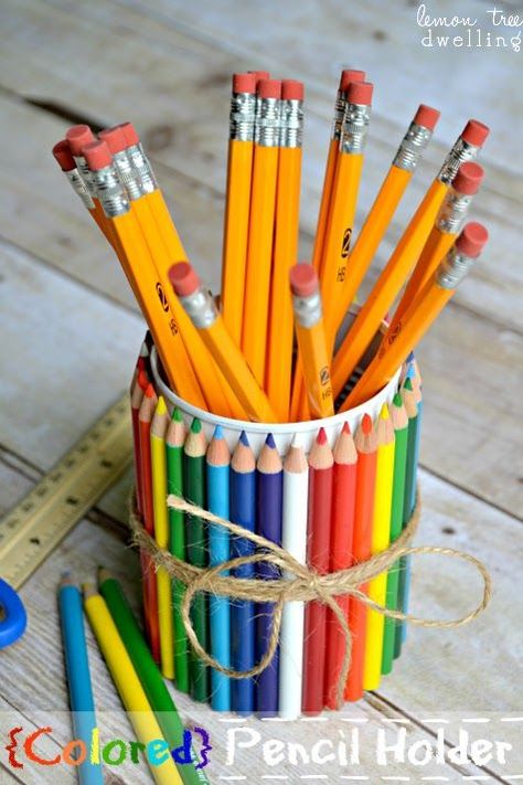 Colored Pencil Holder, Diy Pencil Holder, Pencil Crafts, Diy Pencil, Teachers Diy, Tin Can Crafts, Best Teacher Gifts, Diy Teacher Gifts, School Teacher Gifts