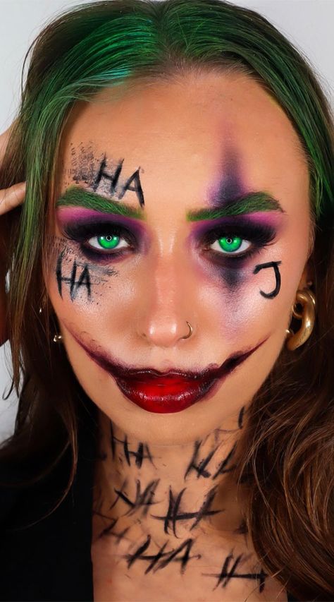 Halloween makeup, Spooky makeup look, Halloween makeup ideas, Halloween makeup look, witch makeup, mummy makeup, ghost makeup, corpse makeup look, skull makeup ideas Bright Blue Eyeshadow, Intense Eye Makeup, Black Face Paint, White Face Paint, Joker Makeup, Red Lip Color, Dark Eyeshadow, Cool Halloween Makeup, Green Wig