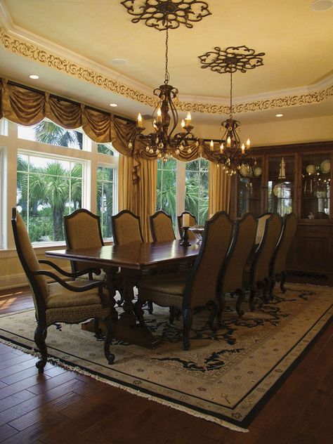 Mediterranean Dining Room Mediterranean Dining Room Ideas, Dining Design Ideas, Tuscan Dining Rooms, Mediterranean Dining, Mediterranean Dining Room, Italian Dining Room, Dining Room Wainscoting, Set Meja Makan, Dining Design