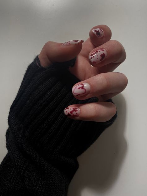 Halloween Nails Short Blood, Aesthetic Halloween Nails Short, Rockstar Girlfriend Nails Short, Short Blood Splatter Nails, Spooky Red Nails, Blood Splatter Nails Short, Short Scary Nails, Short Blood Nails, Short Rockstar Nails