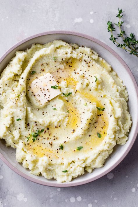 Learn how to make the BEST soft and fluffy Mashed Cauliflower! This easy cauliflower mash recipe is tasty, creamy, and low carb. Vegan Mashed Cauliflower, Truffle Mashed Potatoes, Mashed Cauliflower Recipe, Cauliflower Mashed Potatoes, Mash Recipe, Steamed Cauliflower, Clean And Delicious, Easy Cauliflower, Mashed Cauliflower