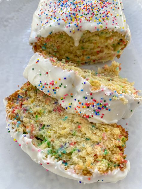 Funfetti Loaf Cake - Peanut Butter and Jilly Vegan Cream Cheese Frosting, Confetti Cake, Vanilla Icing, Funfetti Cake, Loaf Cake, Vegan Cake, Vegan Baking, Free Desserts, Food Cravings