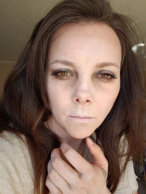 Ghost Makeup Look, Easy Ghost Makeup, Victorian Ghost Makeup, Sleepy Makeup Look, Ghost Makeup Pretty, Ghost Makeup Halloween, Ghost Makeup, Korean Study, Pale Makeup