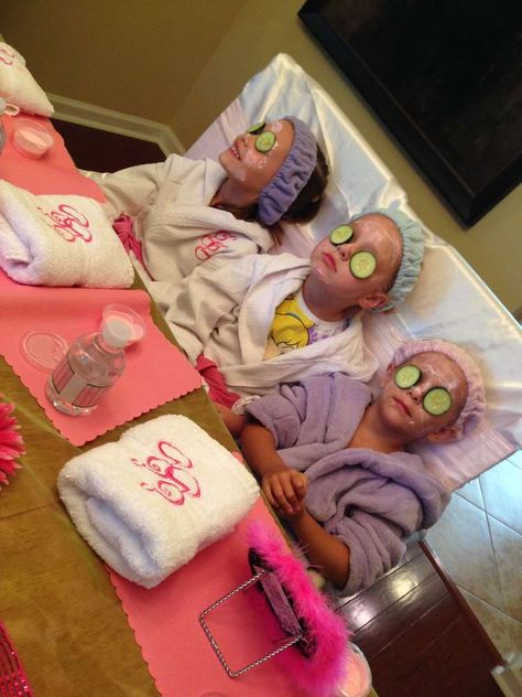 Pink Spa Party Ideas, Pjamamas Party, Sleep Over Party Ideas For Kids, Toddler Spa Party, Girl Day Ideas, Girls Pamper Party Ideas, Spa Day Birthday Party Ideas For Kids, Pink Sleepover Ideas, Sleep Over Ideas For Girls Kids