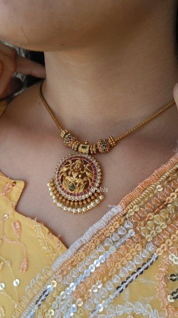 Antique Gold Chain Women, Chokar Design Jewelry In Gold Latest, Harams Gold Indian Jewellery Design, Gold Stone Necklace Designs, Simple Jewellery Design Indian, Dollar Chain Gold Indian, 10gms Gold Necklace Designs, Chain Lockets Gold Simple, Temple Gold Necklace