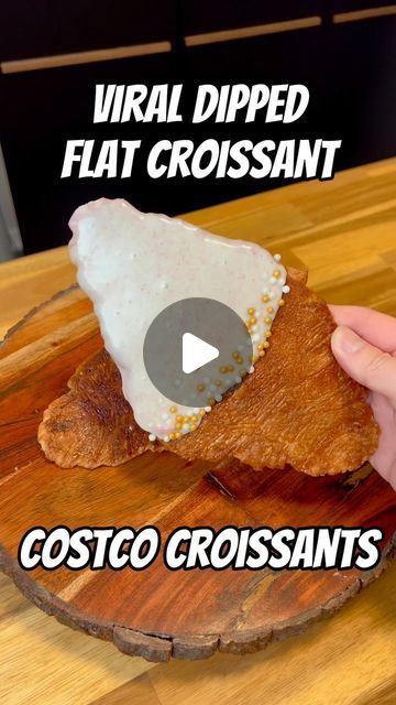 Angus Nguyen on Instagram: "Costco Croissant Hack! Can’t wait to try with Matcha 🍵 🥐   Seriously, you gotta try this one.  I get it now, I can see why these are so popula These are INCREDIBLE. Crispy, sweet, slightly salty - it’s like a croissant stroopwaffle. I can’t stop thinking about all the flavours I can try with the ganache! Chocolate, matcha, caramel, mango, passion fruit…  Je m’excuse d’avoir fait ça avec un croissant - mais c’est délicieux!  Flat Dipped Croissant Recipe (for two croissants):  1 tbsp salted butter 1.5 tbsp sugar  Strawberry White Chocolate Ganache: 3/4 cup white chocolate chips 1/4 cup heavy (35%) cream 1 tbsp Freeze dried strawberry powder  Mix together salted butter and sugar, set aside.  Microwave your croissant for 10 seconds. Using parchment paper and a rol Croissant Dipped In Chocolate, Marshmallow Croissant Recipe, Chocolate Dipped Croissant, Candied Croissant Sandwich, Fried Croissant Recipe, Flat Croissant Recipe, Stale Croissant Recipes, Flattened Croissant, Costco Croissants Ideas