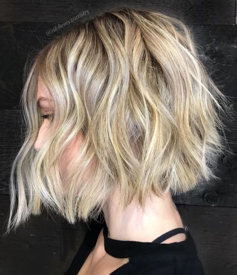 Blonde Choppy Wavy Bob Haircuts Short Women, Wavy Bob Haircut, Fine Hair 2023, Best Short Haircuts For Women, Balayage Blond, Blond Balayage, Shaggy Haircuts, Corte Bob, Wavy Bob