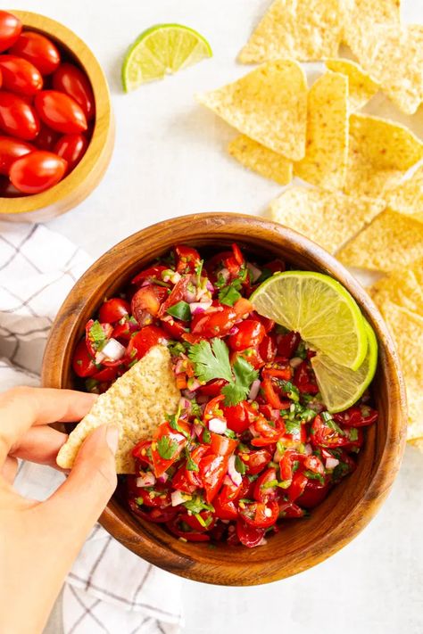 Easy Fresh Salsa, Grape Tomato Recipes, Easy Chicken Enchilada Casserole, Roasted Grape Tomatoes, Tomato Salsa Recipe, Cherry Tomato Recipes, Fresh Tomato Recipes, Side Items, Chicken Bowls