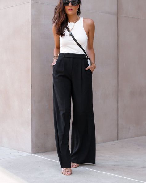 20 Outfit Ideas to Wear This Spring — Lucy's whims Lucy Whims, Wide Trousers Outfit, Black Wide Leg Trousers Outfit, Black Trouser Outfit, Black Wide Leg Pants Outfit, Trousers Outfit Casual, Lucy Hernandez, Black Trousers Outfit, Wide Pants Outfit