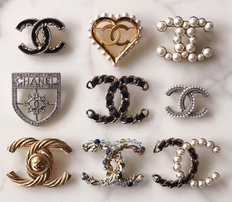 Studio Blog: Style inspo || The Chanel Brooch Chanel Items Aesthetic, Chanel Things, Broche Chanel, Chanel Pins, Chanel Aesthetic, Expensive Things, Chanel Brooch, Chanel Pearls, Chanel Inspired