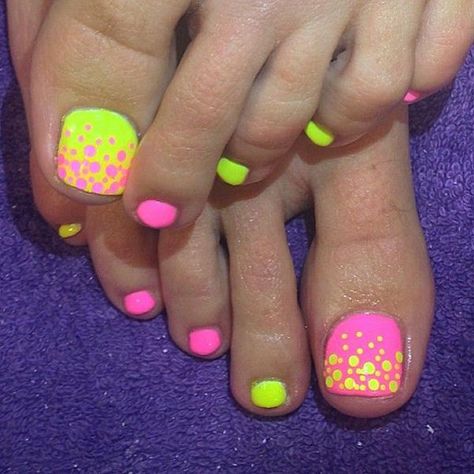 50 Pretty Toenail Art Designs | Cuded Birthday Pedicure Ideas, Neon Toe Nails, Cute Toenail Designs, Pedicure Designs Summer, Toenail Art Designs, Easy Toe Nail Designs, Simple Toe Nails, Spring Pedicure, Pedicure Designs Toenails