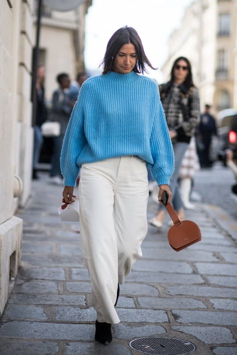 Mix a Bright Blue Sweater With a Brown Bag or Shoes, and Separate With White Denim Jumper Outfit Women, Blue Jumper Outfit, Blue Bag Outfit, Blue Sweater Outfit, Jumper Outfits, Paperbag Hose, Moda Do Momento, Pull Bleu, Jumper Outfit