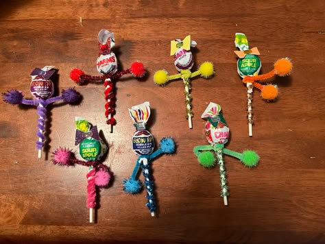 Blow pops
Pipe cleaners
Pom poms
And craft paper Lollipop Fundraiser Ideas, Cheer Gifts For Team Goody Bags Candy, Cheerleader Lollipops, Cheer Lollipops, Snacks For Cheerleaders, Cheer Snack Ideas, Cheerleader Snacks, Cheerleading Fundraiser Ideas, Cheer Snacks Ideas Goodie Bags