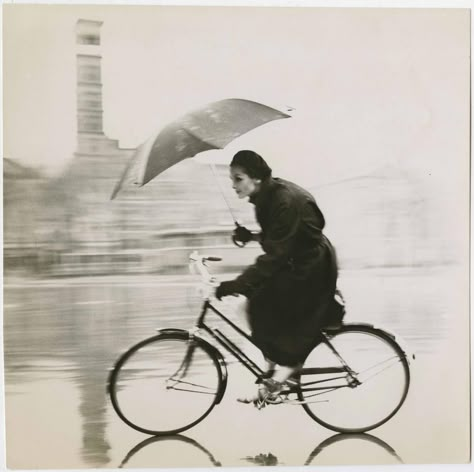 Bike Fashion Photography, Holding Umbrella, Velo Vintage, Celebrity Portraits, Bike Style, St Mary, In The Rain, Vintage Photography, Fashion Pictures