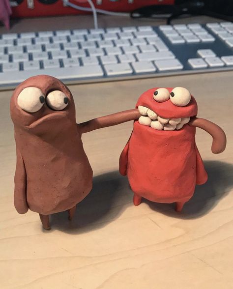 Funny Clay Art, Plasticine Figures, Plasticine Ideas, Clay Projects Kids, Playdoh Ideas, Plasticine Art, Easy Clay Sculptures, Clay Monsters, Paper Mache Crafts