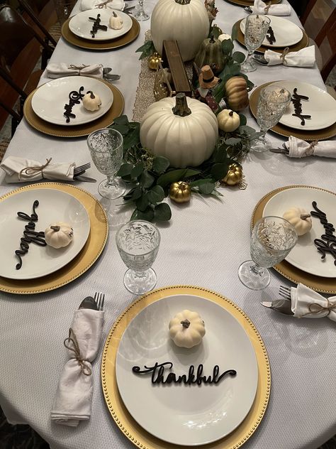 Thanksgiving Plate Setting Ideas, Corporate Thanksgiving Party, Ikea Thanksgiving Table, Thanksgiving Set Up Table, Thanks Giving Dinner Table Decor, Friend Giving Table Decor, Thanksgiving Small Table Settings, Black Thanksgiving Table Decor, Table Decorations Thanksgiving Fall