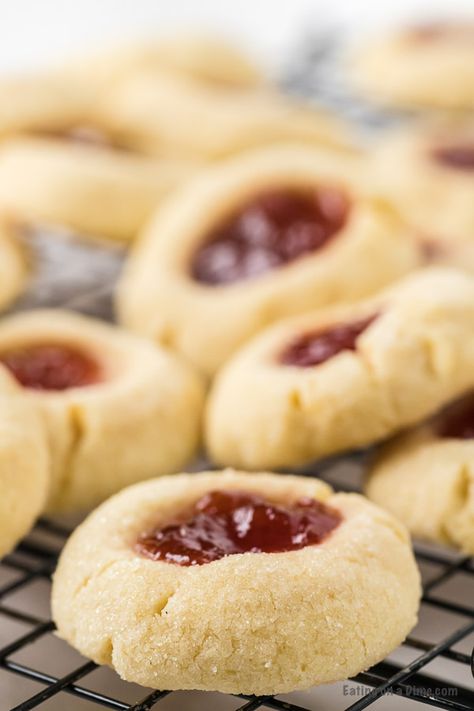 Cookies With Fruit, Thimble Cookies, Leftover Cranberry Sauce Recipe, Cookie Recipes Thanksgiving, Raspberry Thumbprint, Raspberry Thumbprint Cookies, Chocolate Chip Cookie Cheesecake, Thumbprint Cookie, Jam Thumbprint Cookies