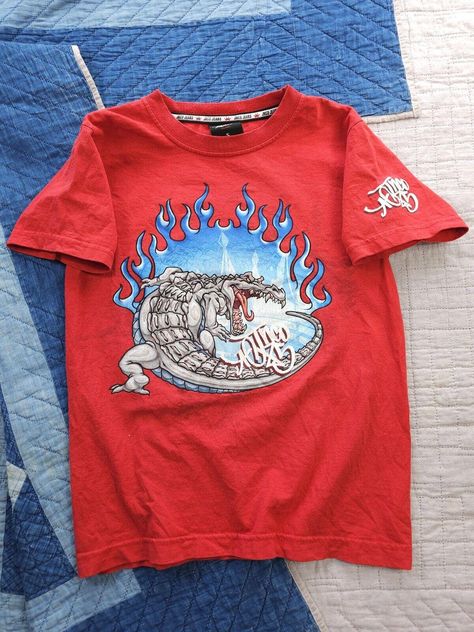 Listing: Vintage JNCO Jeans Red T-shirt RARE Skater Flaming Crocodile Y2K Youth S Size on Tag: S Flaws: No major flaws Measurements: Please see the photos in the listing. If you require additional measurements or information about this item, feel free to send a message. Red Graphic Tee, Vintage Shirt Design, Trashy Outfits, Skater Shirts, Funky Shirts, Jnco Jeans, Aesthetic Outfits Men, Jean Vintage, Street Style Outfits Men