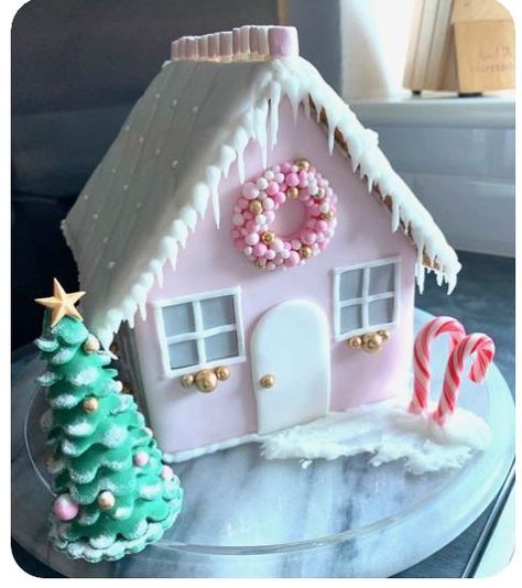 Designer Gingerbread House, Good Gingerbread Houses, Snowman Gingerbread House, Pretty Gingerbread House Ideas, Cutest Gingerbread House, Display Gingerbread Houses, Girly Gingerbread House Ideas, Cute Pink Gingerbread House, Gingerbread House Pink And White